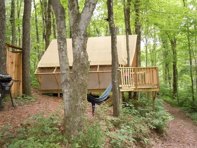 Tented Cabins (Woodsfield, Ohio, United States of America)