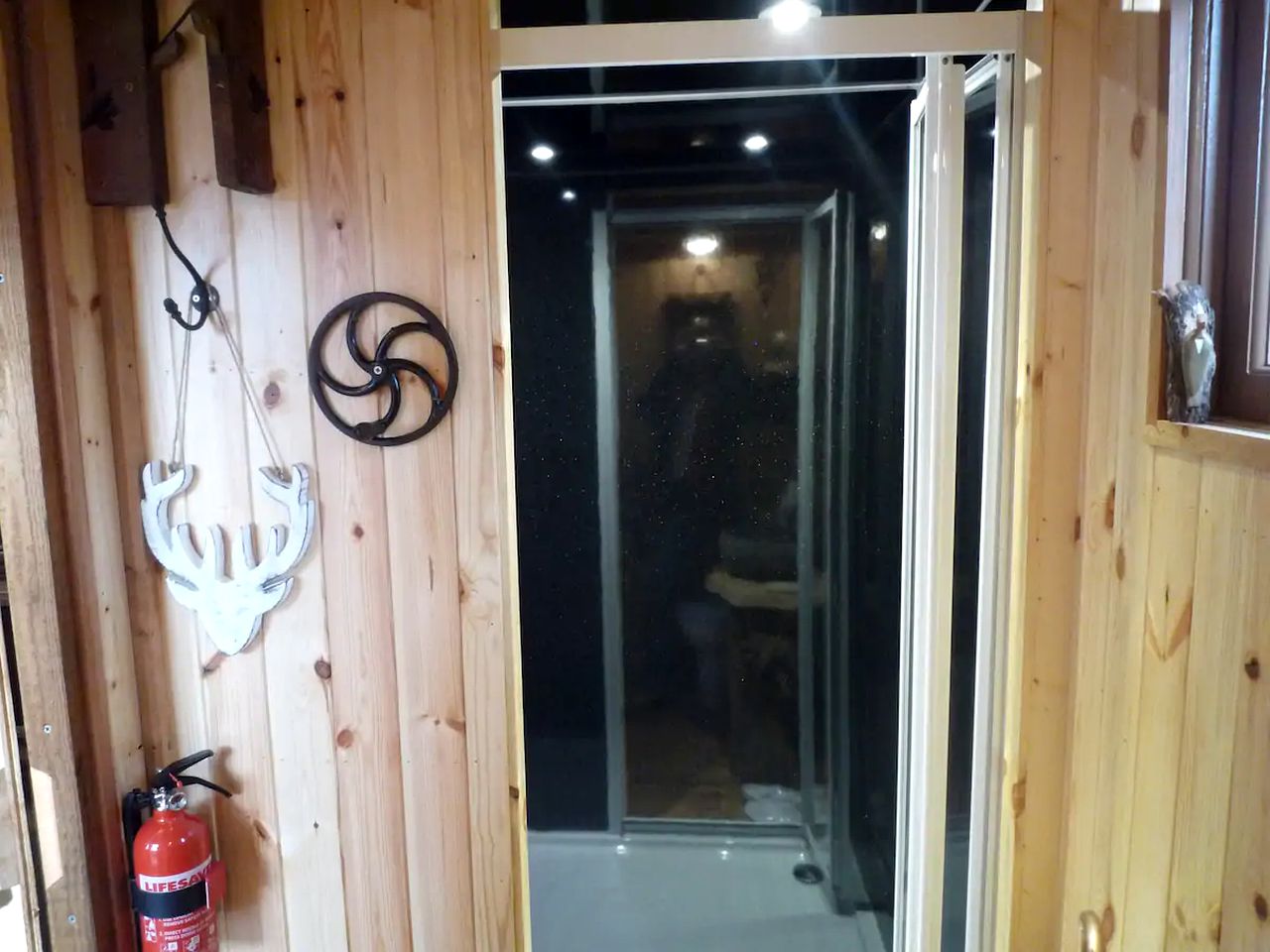 Romantic Shepherd's Hut Rental for Glamping in Scotland