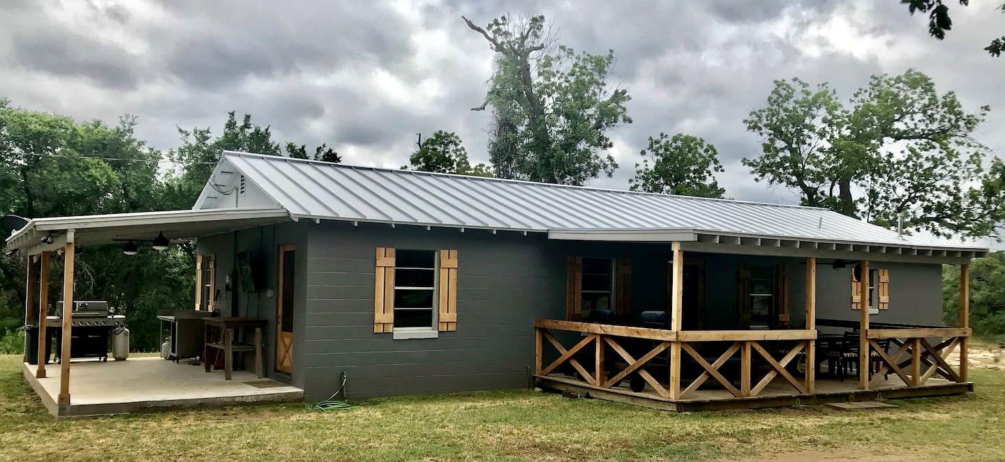 Creekside Cabin in Llano Ideal for a Weekend Getaway in Texas Hill Country