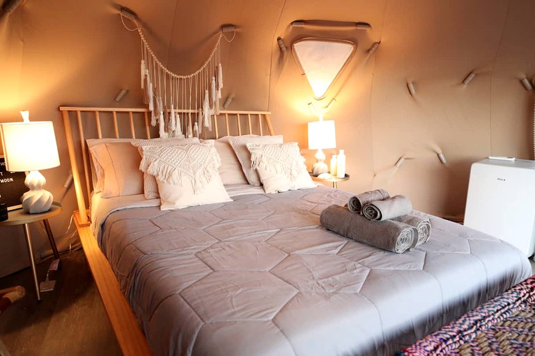 Domes (Yucca Valley, California, United States of America)