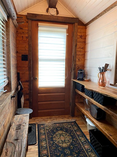 Cabins (Ormstown, Quebec, Canada)