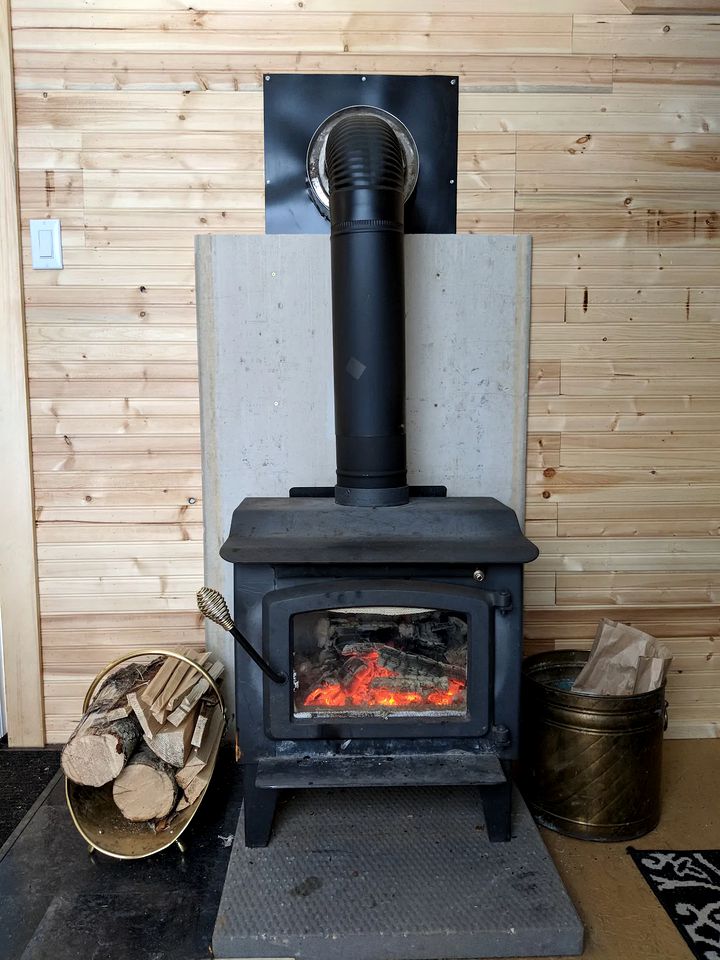 Fabulous Dogsled Retreat Ideal for Columbia Valley Vacations