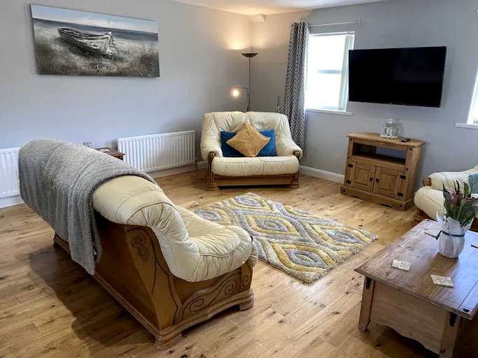 Benone glamping rental's living room