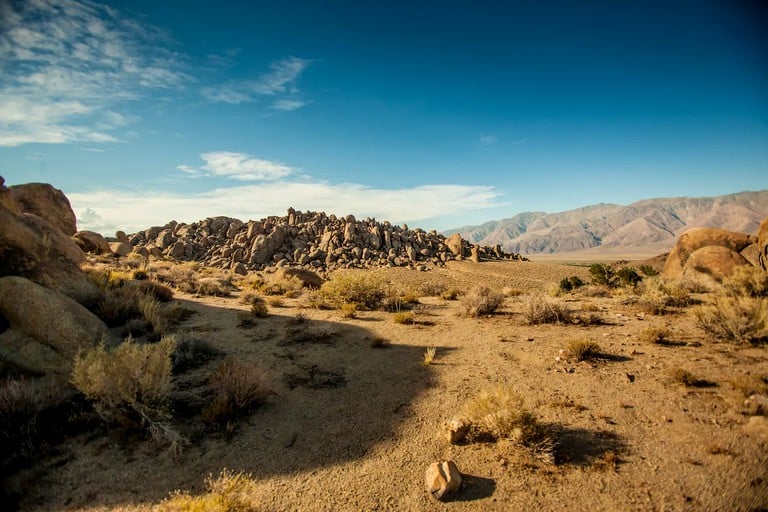 Cabins (Lone Pine, California, United States)