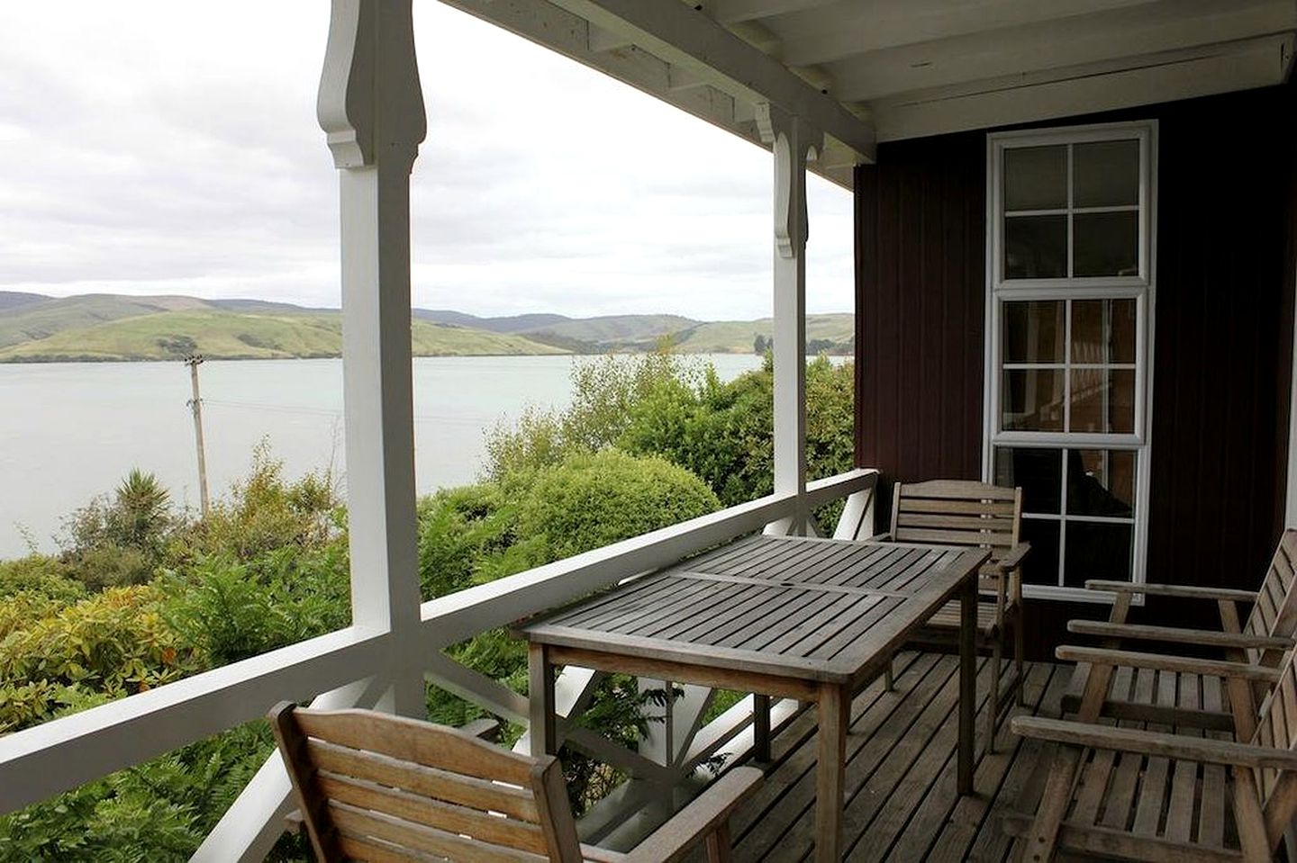 Beach Getaway at Secluded Waikawa Harbour Inn on South Island, New Zealand