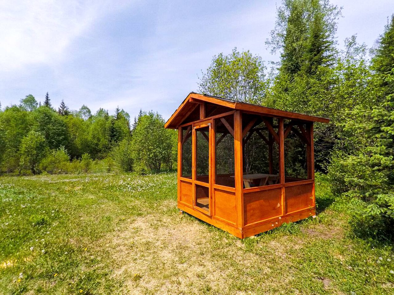 Lovely Columbia Valley Accommodation at a Dogsled Retreat