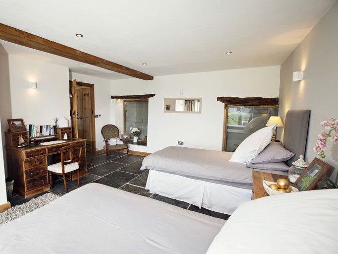 Cottages (Talachddu, Wales, United Kingdom)