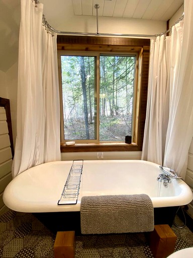 Cabins (Balmoral, British Columbia, Canada)