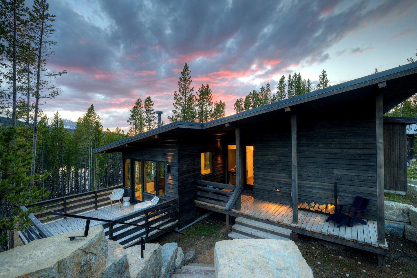 Stunning Contemporary Cabin with Hot Tub and Mountain Views near Yellowstone in Big Sky, Montana