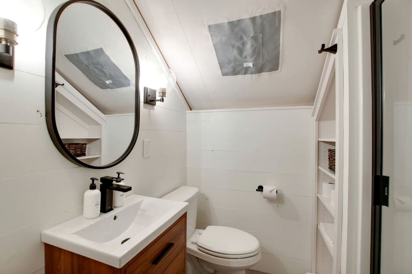 Beautiful Tented Cabin Surrounded by Nature and Hot-tub Provided in Scottsboro, Alabama
