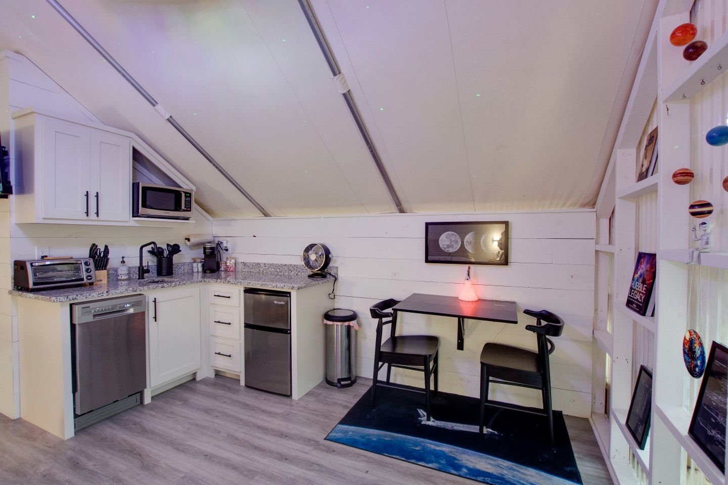 Beautiful Tented Cabin Surrounded by Nature and Hot-tub Provided in Scottsboro, Alabama
