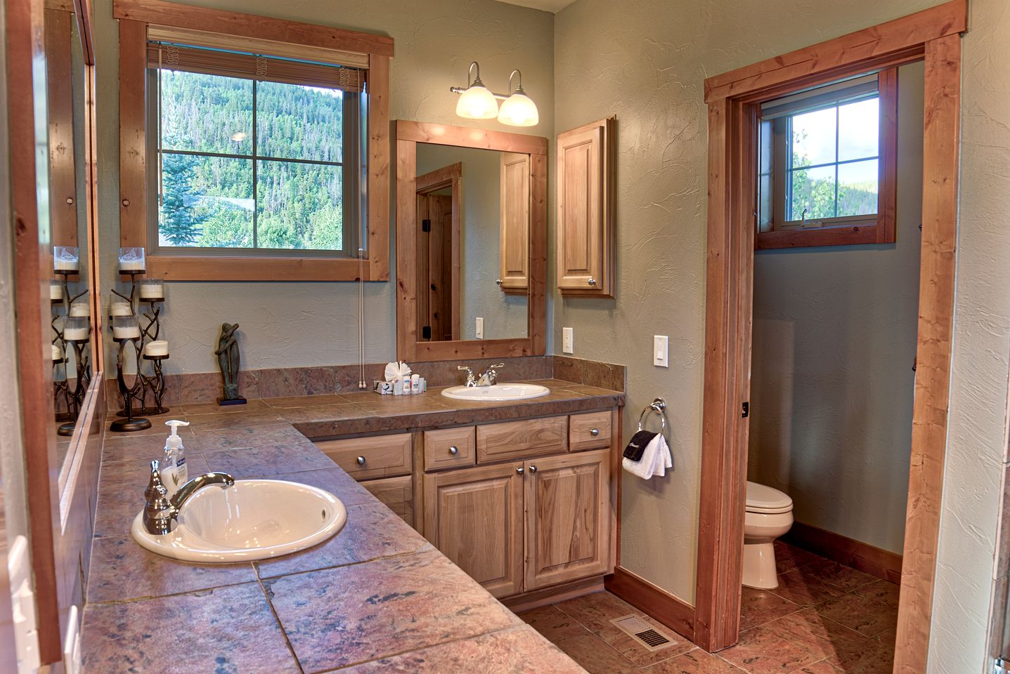 Regal Breckenridge Cabin with a Hot Tub