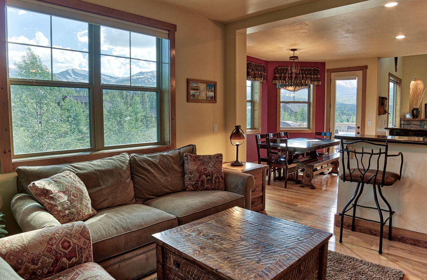 Regal Breckenridge Cabin with a Hot Tub