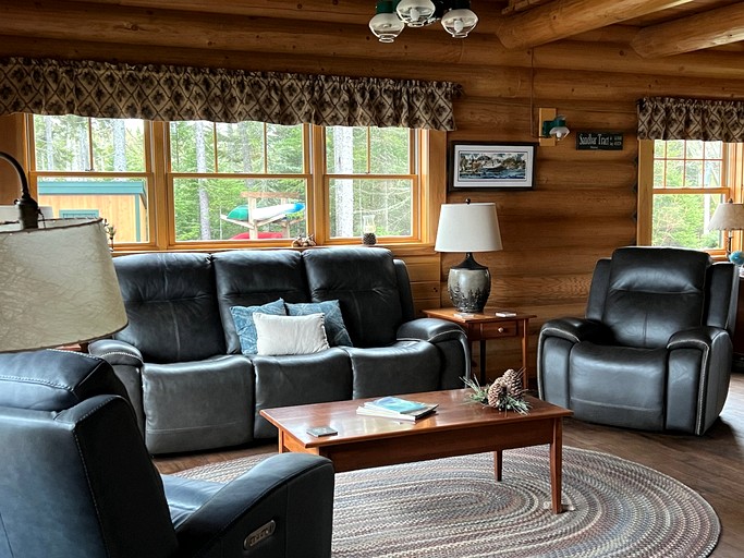 Log Cabins (United States of America, Rockwood, Maine)