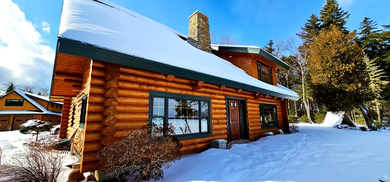 Log Cabins (United States of America, Rockwood, Maine)