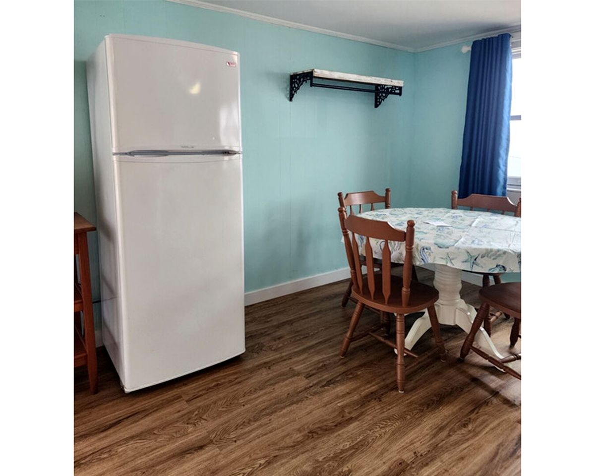 Intimate Seaside Stay with Sunset Views in North Truro, Massachusetts