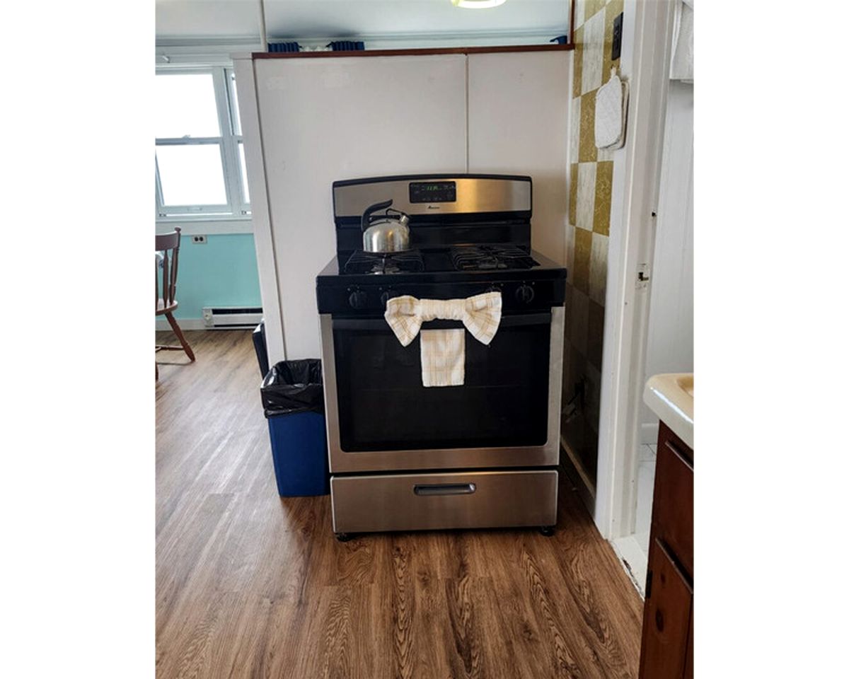 Intimate Seaside Stay with Sunset Views in North Truro, Massachusetts