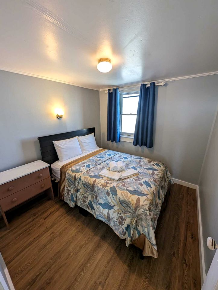 Intimate Seaside Stay with Sunset Views in North Truro, Massachusetts