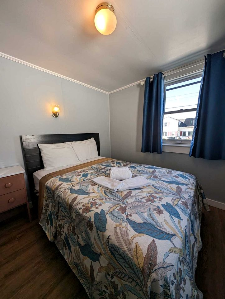 Intimate Seaside Stay with Sunset Views in North Truro, Massachusetts