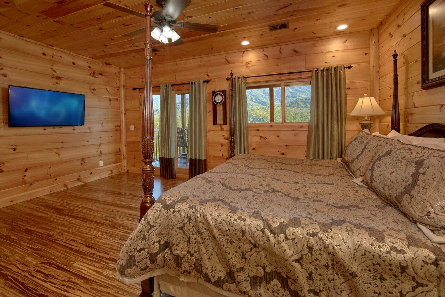 Superb Cabin Accommodation in Gatlinburg for East Tennessee Getaways