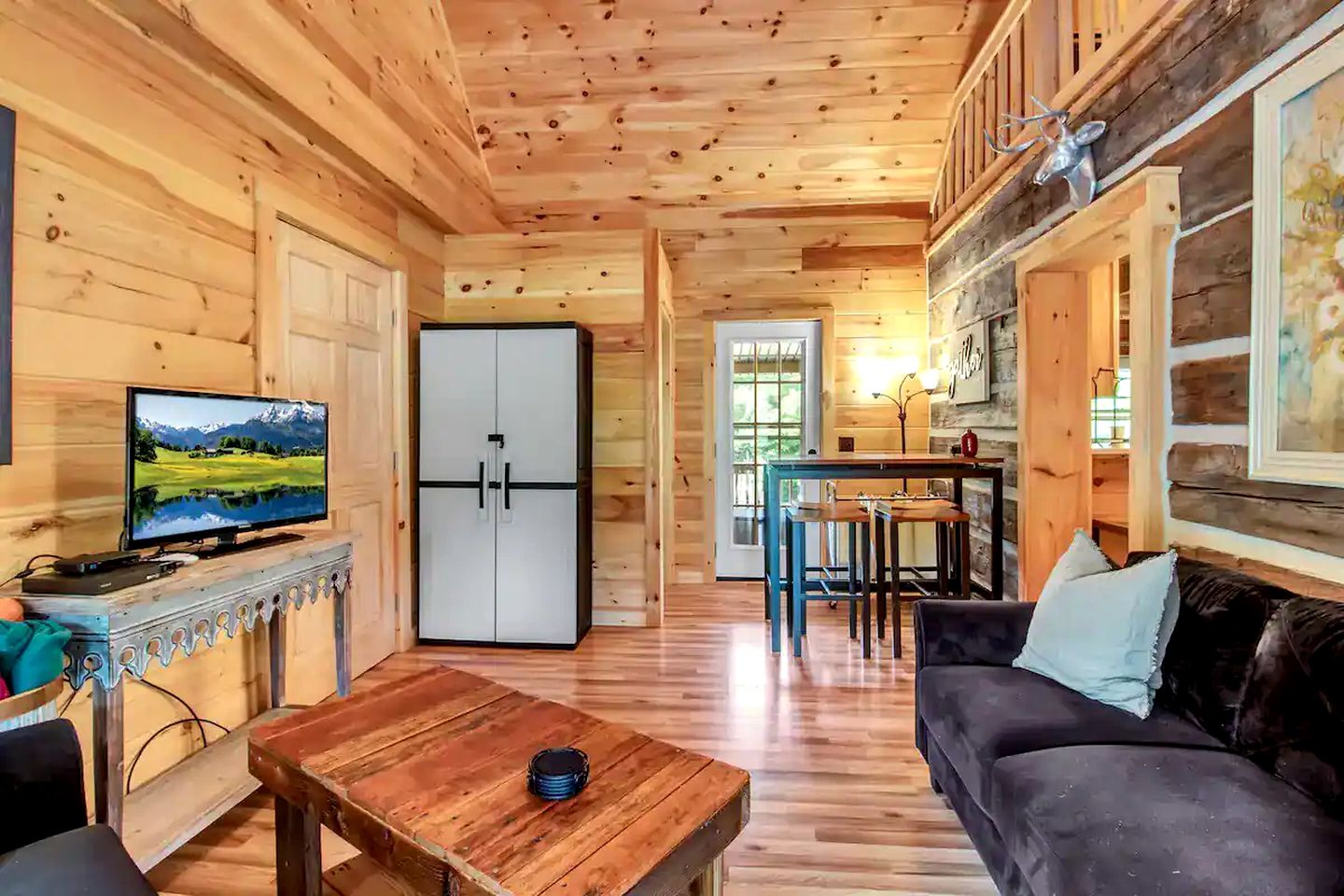 Tranquil Log Cabin Rental for a Relaxing Vacation in Upstate New York