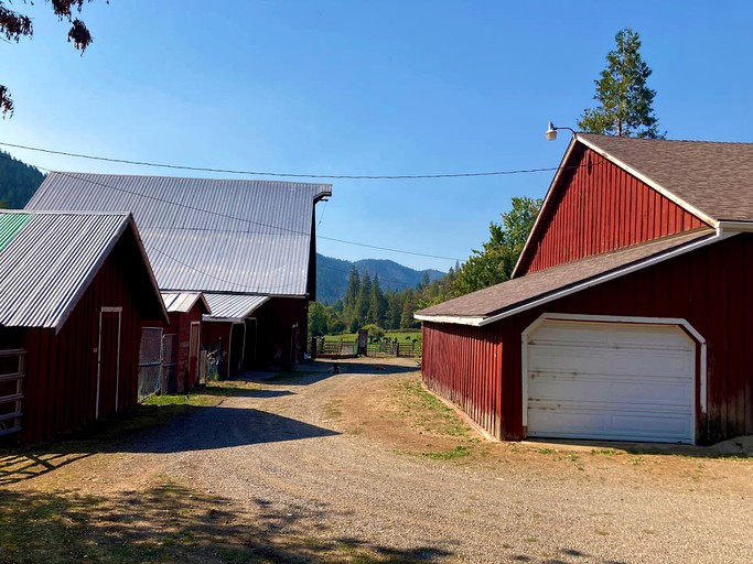 Barns (Jacksonville, Oregon, United States of America)