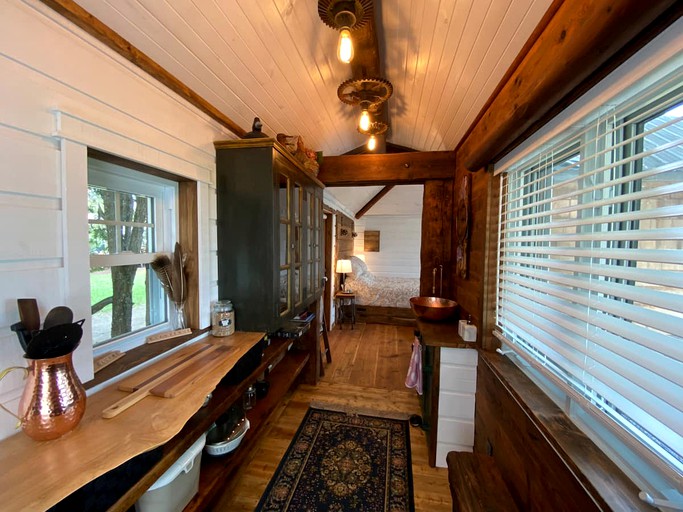 Cabins (Ormstown, Quebec, Canada)