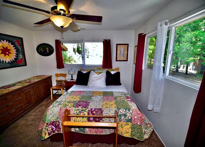 Cabins (Idyllwild, California, United States of America)