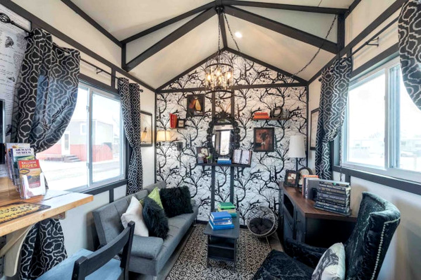 Tiny House Retreat: Pet-Friendly Haven with Fantastic Lake Views in Henshaw, CA