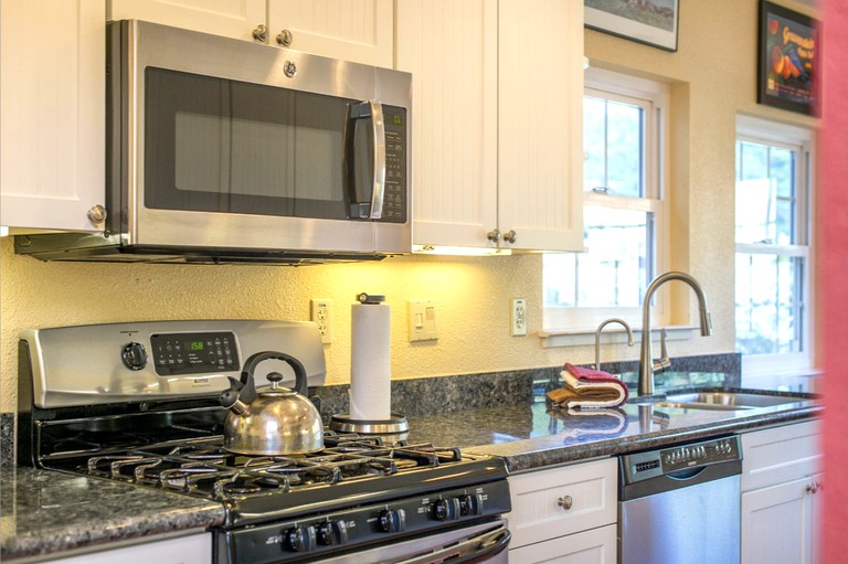 Cottages (Dillon Beach, California, United States)