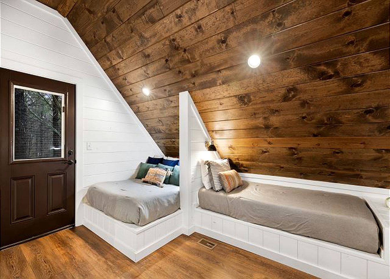 Charming Pet-Friendly Cabin Rental in Hochatown, Oklahoma - Incredible Destination for a Glamping Getaway near Broken Bow Lake