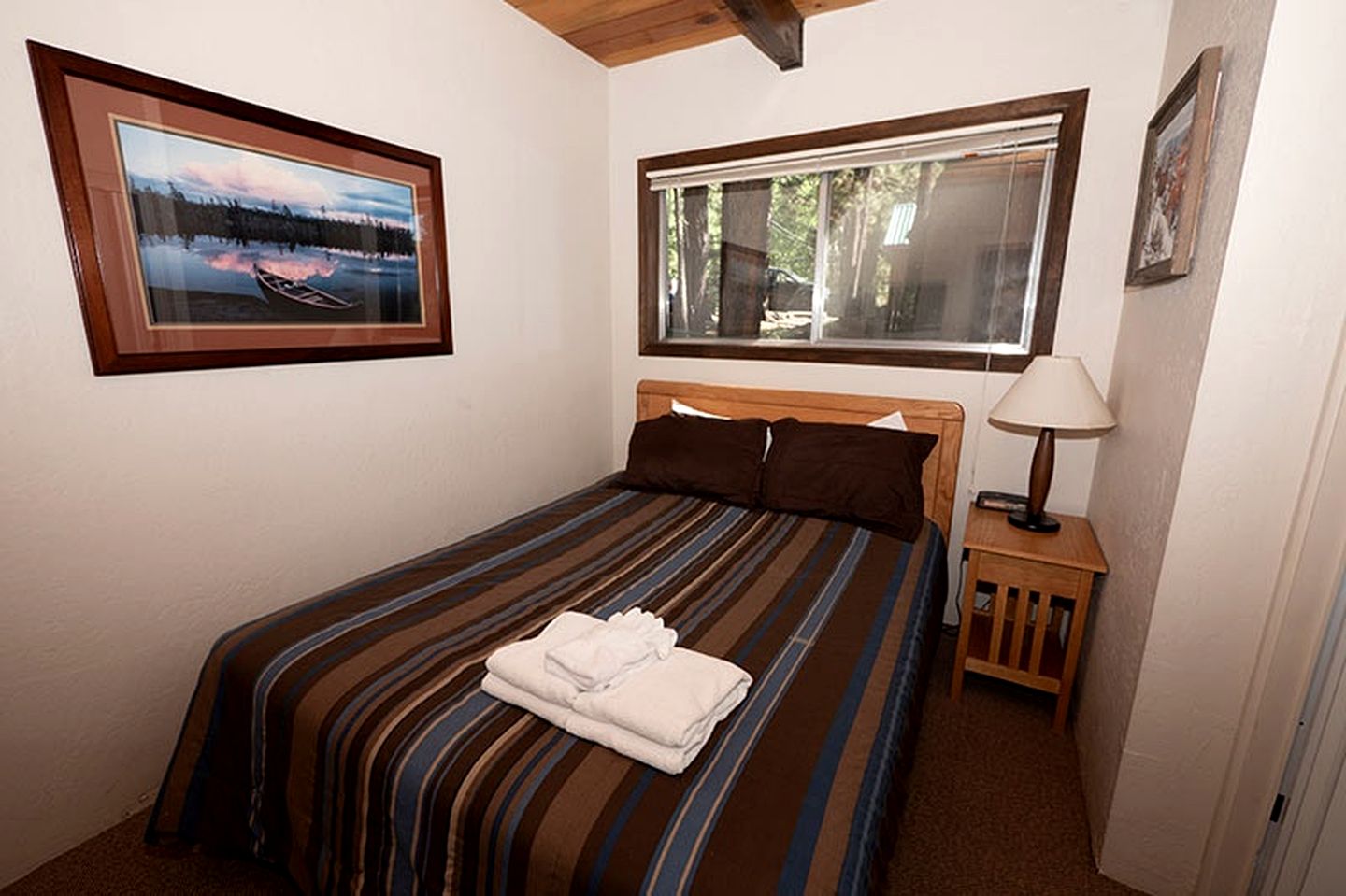 Delightful Rustic Cabin for Family and Group Getaways near Heavenly Ski Resort and Lake Tahoe, California