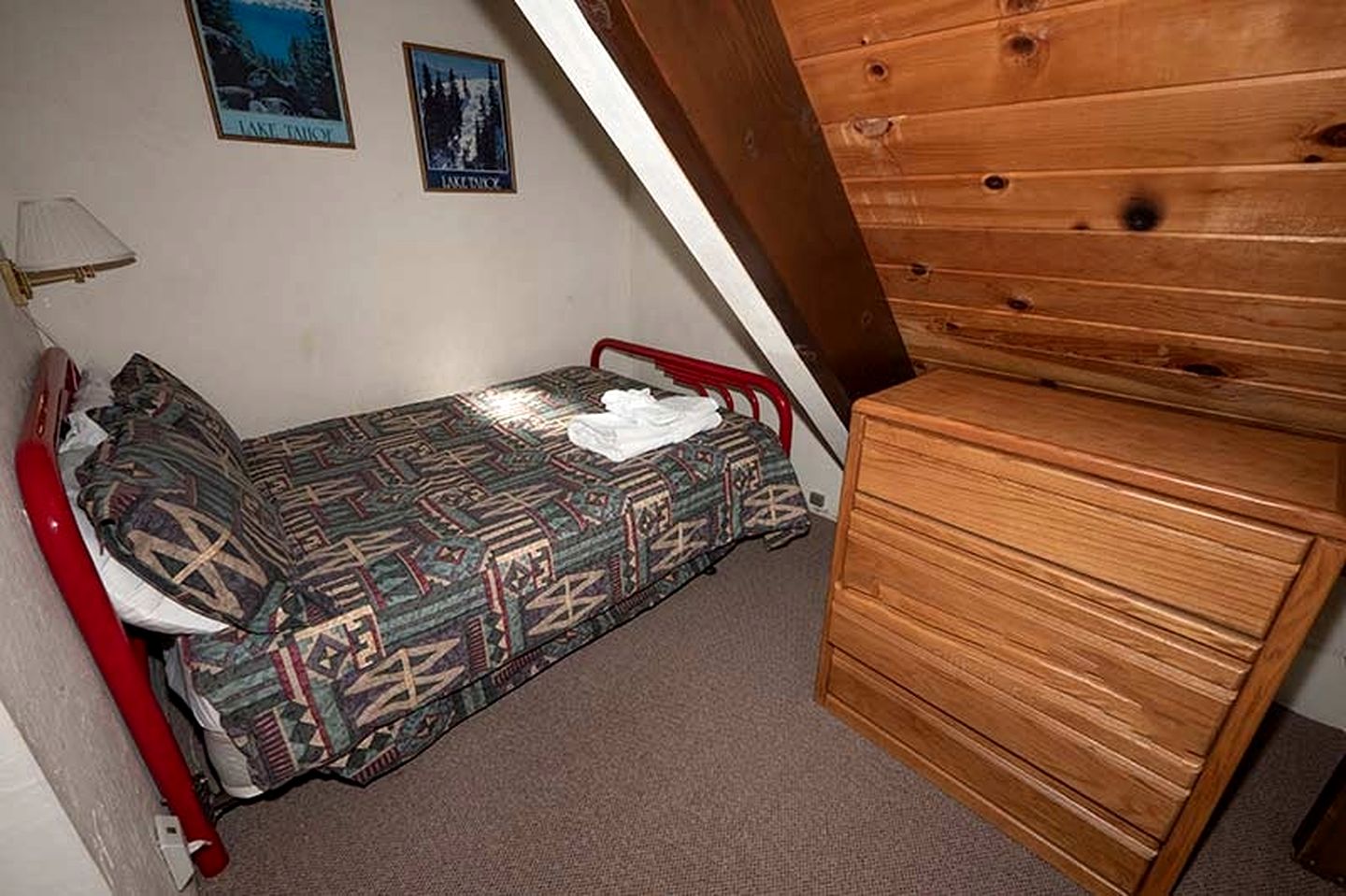 Delightful Rustic Cabin for Family and Group Getaways near Heavenly Ski Resort and Lake Tahoe, California