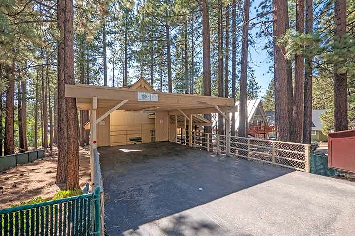 Delightful Rustic Cabin for Family and Group Getaways near Heavenly Ski Resort and Lake Tahoe, California