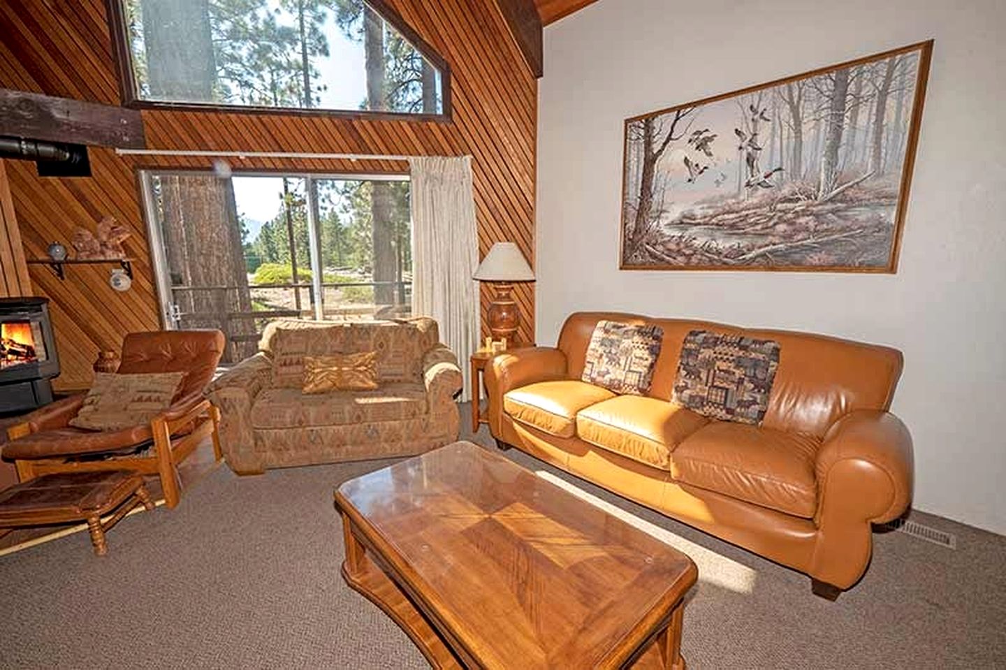 Delightful Rustic Cabin for Family and Group Getaways near Heavenly Ski Resort and Lake Tahoe, California