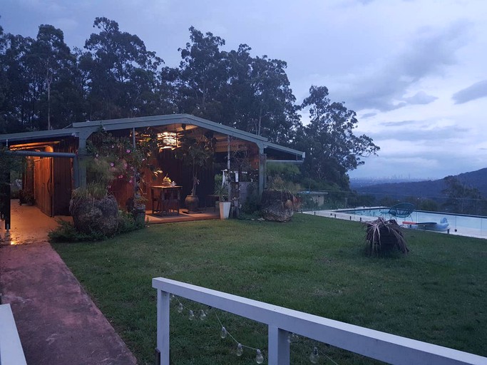 Cabins (Gold Coast, Queensland, Australia)