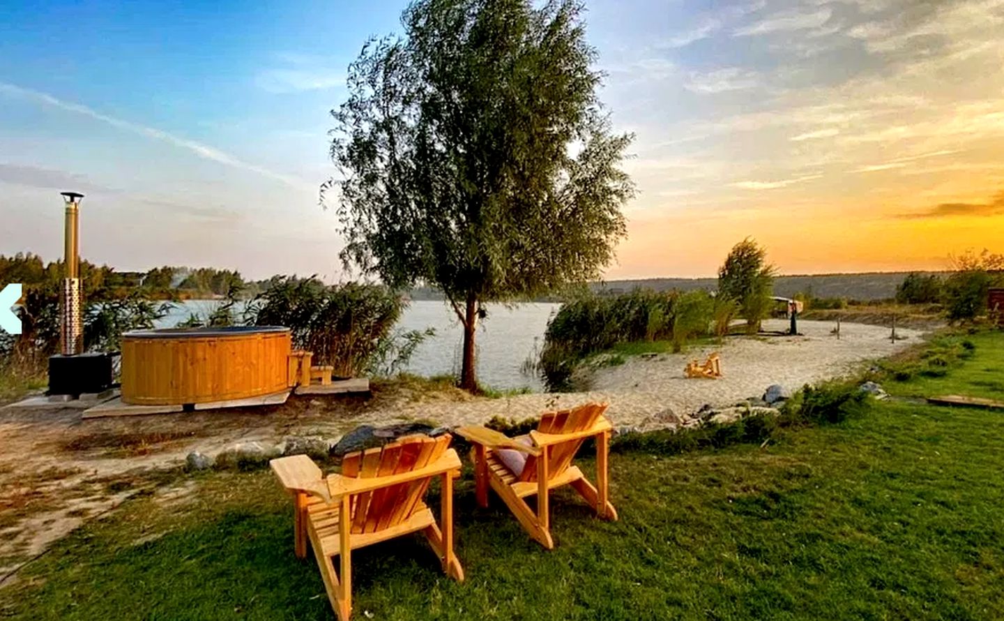 Lakeside Tiny House Rental for Glamping Holidays in Ukraine