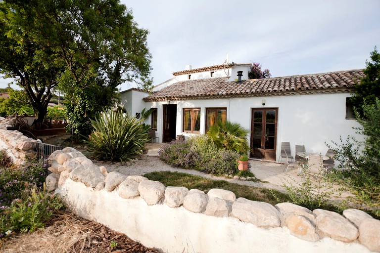 Farmhouse rental for glamping near Barcelona