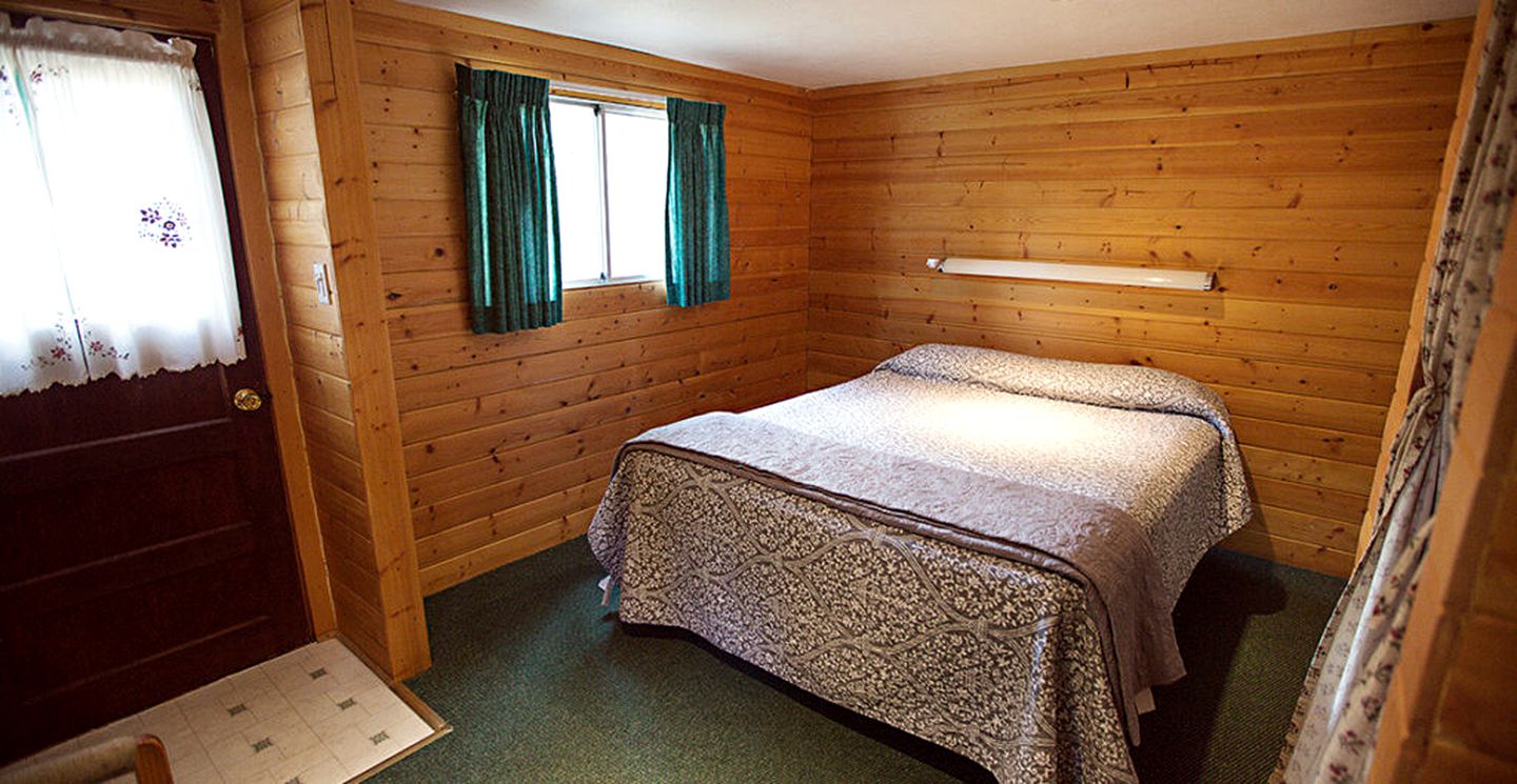 Cozy Estes Park Accommodation with a Lovely Porch