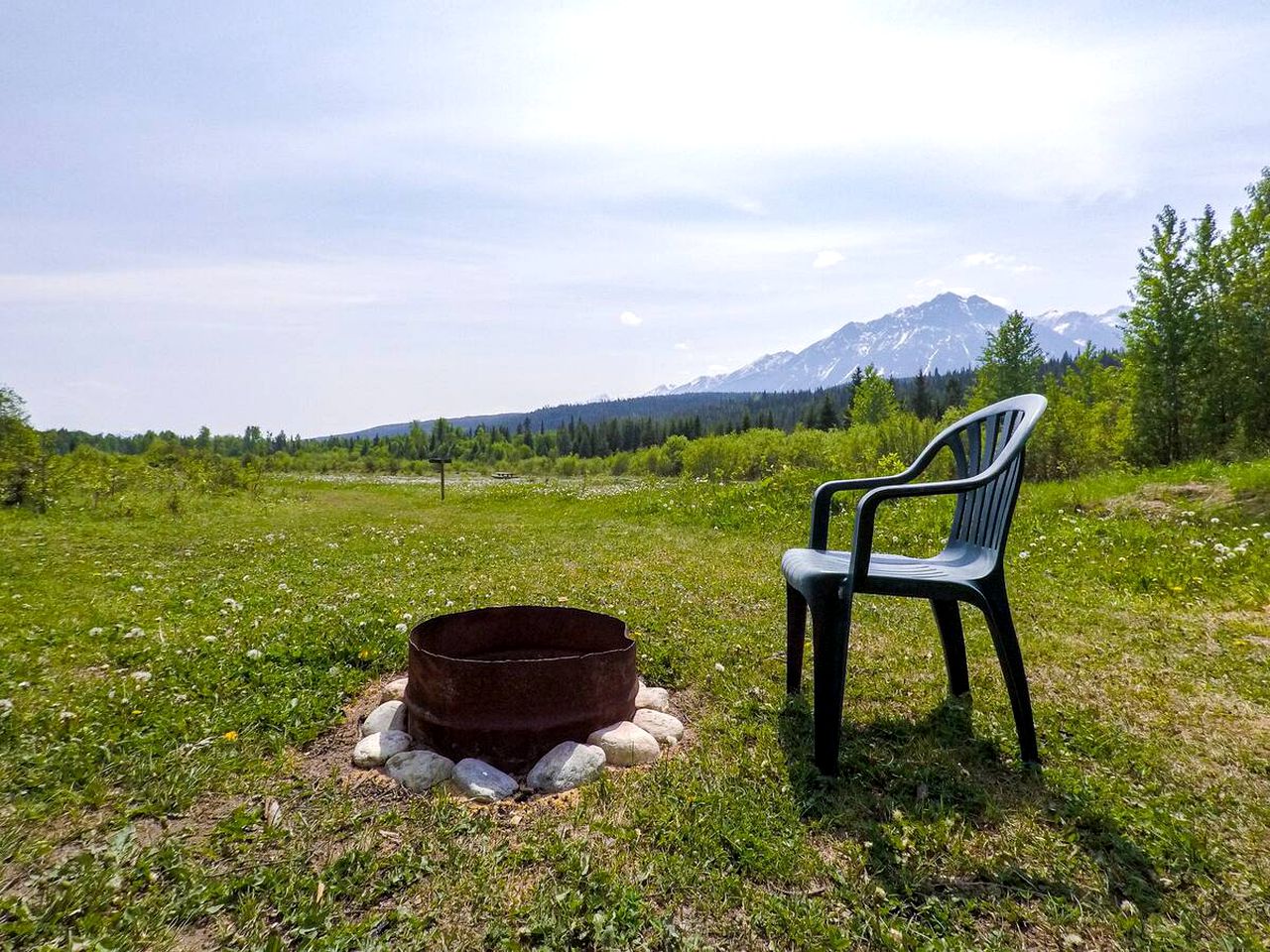 Lovely Columbia Valley Accommodation at a Dogsled Retreat