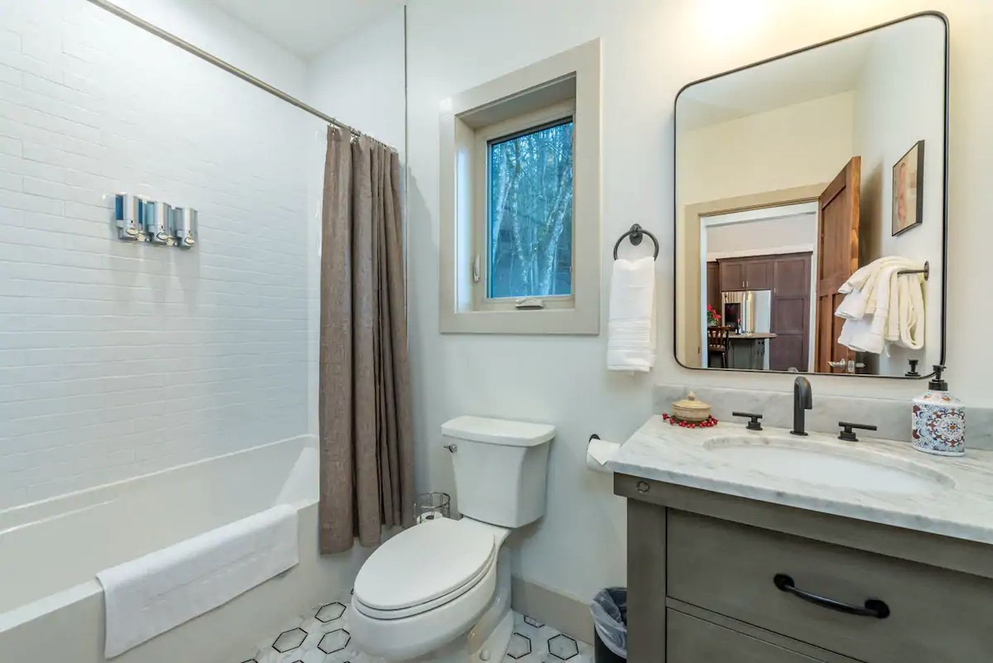 Enchanting Cabin near Asheville, NC, Ideal for a Blue Ridge Mountains Getaway