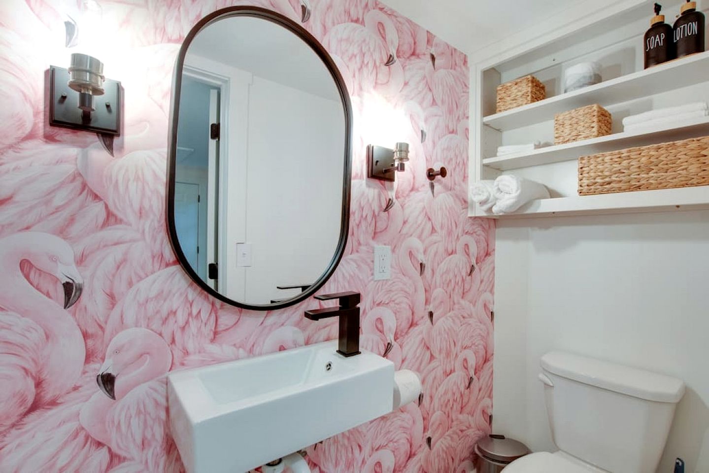 Colorful Tiny House with Outdoor Sauna and Jacuzzi in Alabama