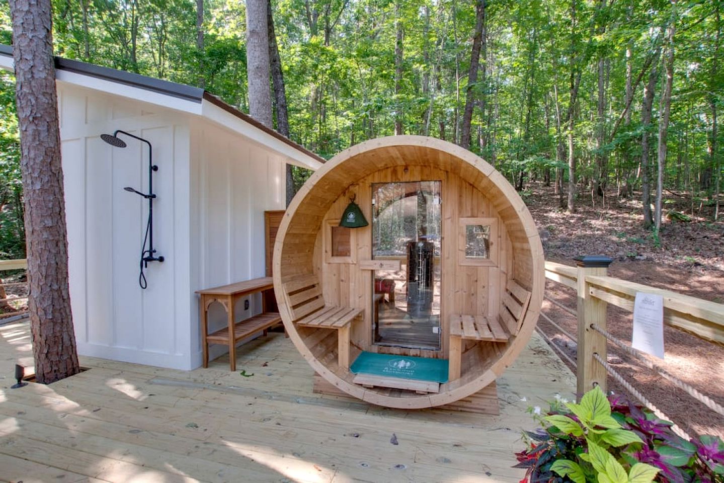 Colorful Tiny House with Outdoor Sauna and Jacuzzi in Alabama