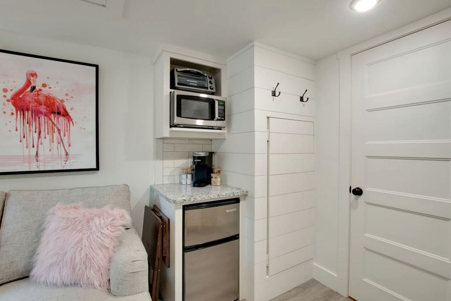 Colorful Tiny House with Outdoor Sauna and Jacuzzi in Alabama