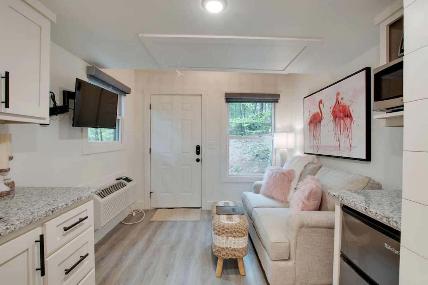 Colorful Tiny House with Outdoor Sauna and Jacuzzi in Alabama