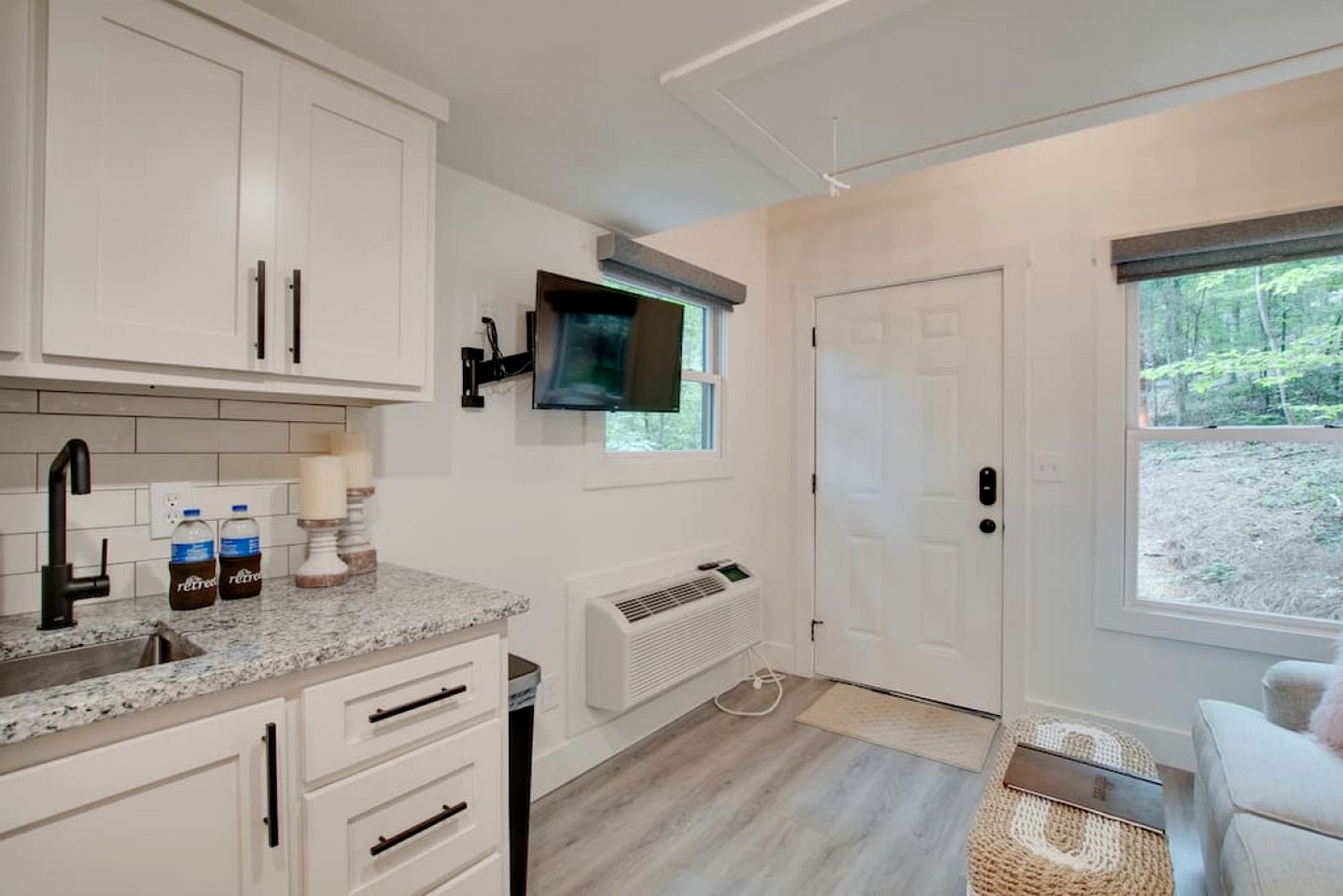 Colorful Tiny House with Outdoor Sauna and Jacuzzi in Alabama