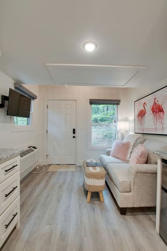 Colorful Tiny House with Outdoor Sauna and Jacuzzi in Alabama