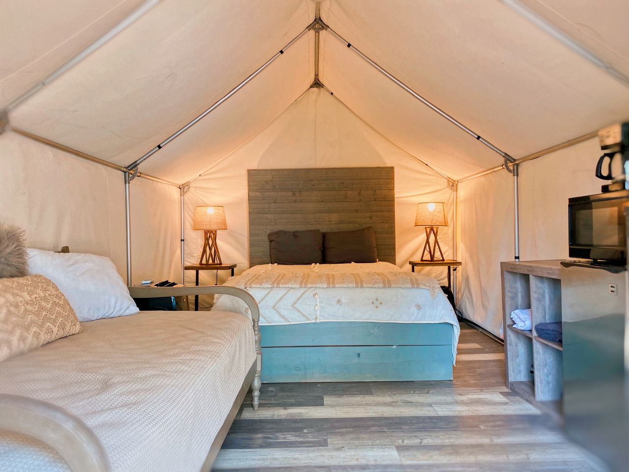 Amazing Riverside Glamping Adventure: Fully-Equipped Safari Tent on the San Marcos River near Kingsbury, Texas