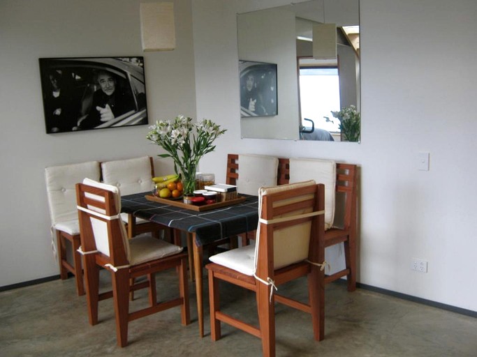 Modern Eco-Friendly Bed and Breakfast Room with Panoramic Views of Tasman Bay, New Zealand | Nature Lodges (Nelson, South Island, New Zealand)