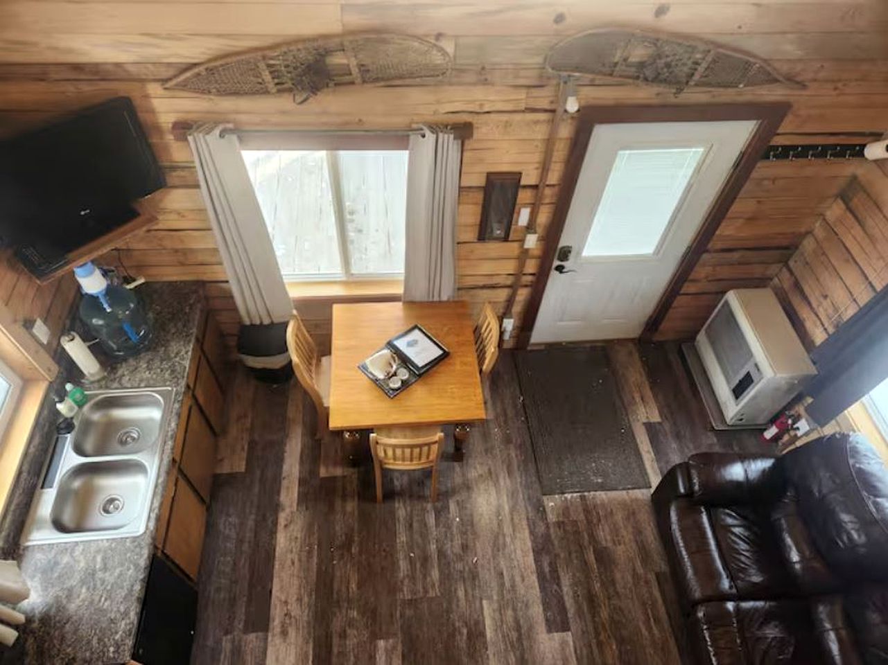 Pet Friendly Alaskan Cabin for Mountain Glamping in Wrangell St. Elias National Park and Preserve